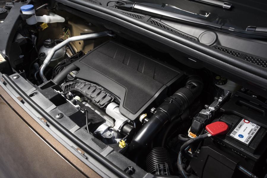 Моторный отсек Vauxhall Combo Life XL 2018 года  (фото 18 из 27)